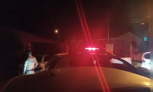 Polícia dispersa  aglomeração de pessoas em Ivaiporã