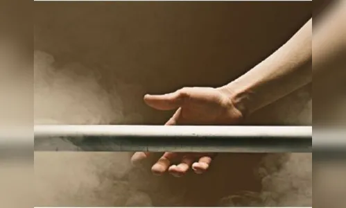 Marido ameaça a esposa com barra de ferro e acaba preso