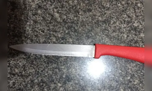 Mulher atinge  homem com golpes de faca, em Ivaiporã