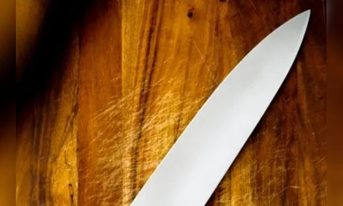 Homem armado com faca reage a abordagem da Polícia Militar