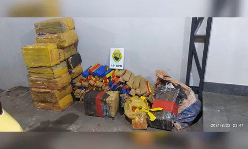 Jovem é preso após perseguição e PM encontra drogas em carro