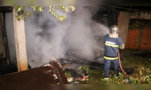 Jovem improvisa aquecedor e incendeia a própria casa no PR