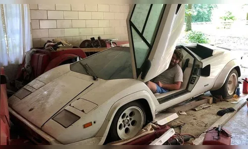 Jovem encontra Lamborghini esquecido na casa dos avós