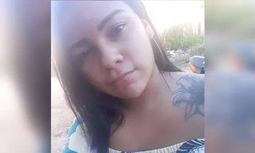 Jovem sofre descarga elétrica ao usar celular na tomada