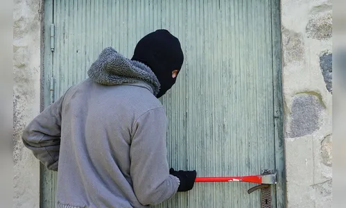 Ladrões furtam posto da Sanepar e deixam marcas de sangue