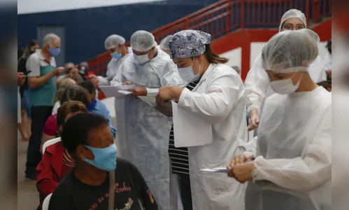 Mais de 2 mi estão completamente imunizados no Paraná