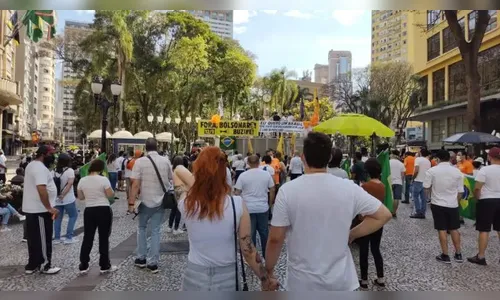 Manifestação em Curitiba pede ‘Fora Bolsonaro e Lula’