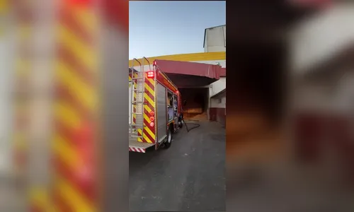 Máquina de empresa sofre danos após princípio de incêndio
