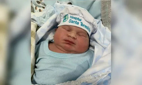 Menino nasce com 5,3 quilos e 55 centímetros