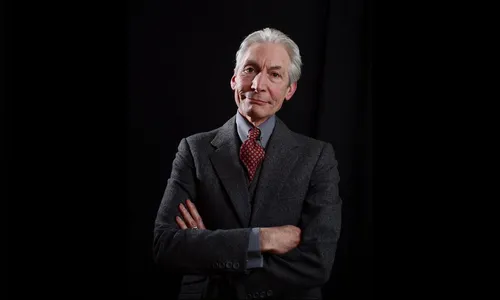 Morre Charlie Watts, lendário baterista dos Rolling Stones