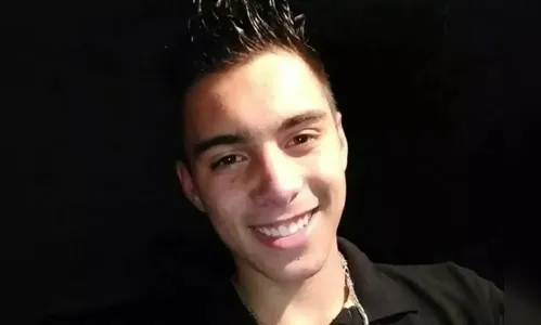 Motociclista de 20 anos atropelado por caminhão morre no PR