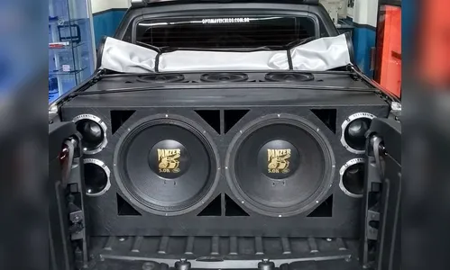 Motorista de 19 anos é advertido por som alto no carro