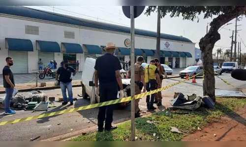 Motorista morre após bater contra árvore em Londrina