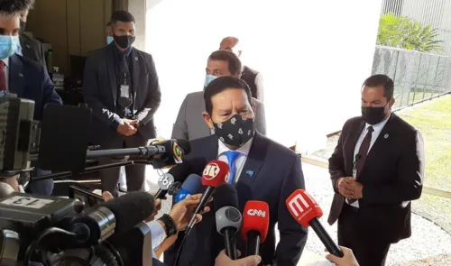 Mourão: "É óbvio que vai ter eleição. Quem vai proibir?"