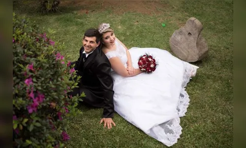 Mulher abraça marido para amante matá-lo estrangulado