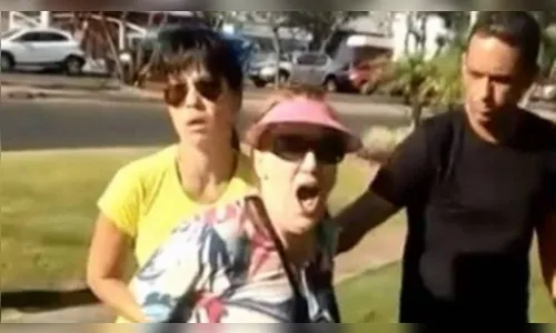 Mulher chama pai e filho de “negrada do inferno”; vídeo