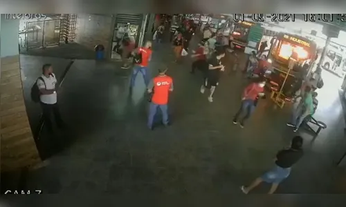 Mulher coloca fogo em motorista após piada sobre mau hálito