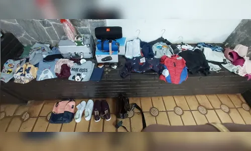 Mulher é presa com mercadorias furtadas de loja de presentes