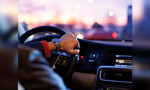 Mulher empresta carro e descobre que ele foi abandonado