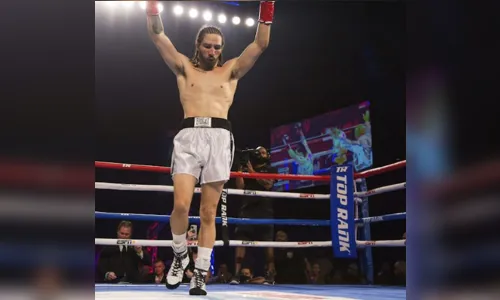 Nico Ali Walsh, neto da lenda Muhammad Ali, vence em estreia