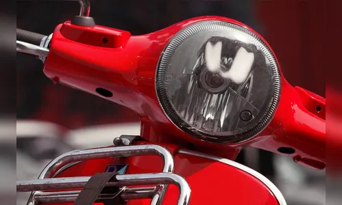 PM recupera moto furtada em Arapongas; condutora foi presa