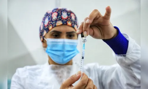Paraná chega a 64,86% da população adulta vacinada