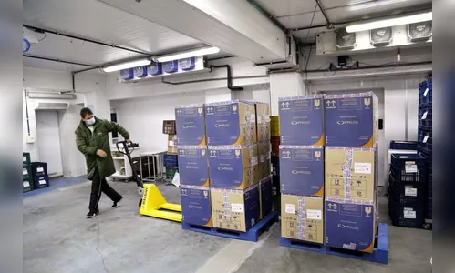 Paraná recebe mais de 300 mil doses de vacinas neste sábado