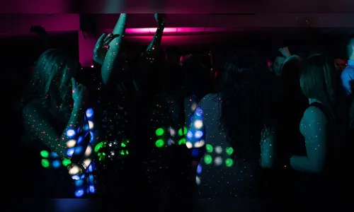 Policiais interrompem festa com 350 pessoas em chácara