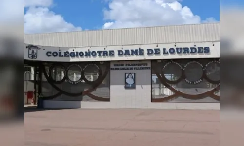 Professora é suspensa do trabalho por criticar Bolsonaro