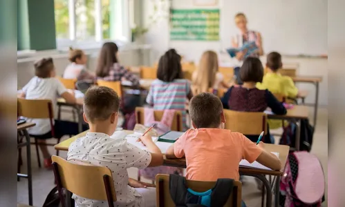 Professora que não se vacinou contra Covid infecta alunos