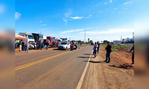 Protesto de caminhoneiros entra no 3º dia na PR-466; veja