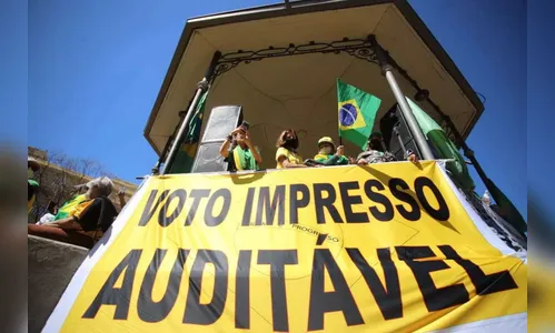 Em defesa do voto impresso, manifestantes vão às ruas