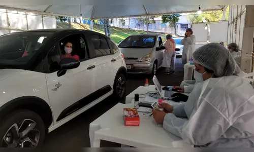 Quem tem 32 anos vacina contra covid domingo em Apucarana