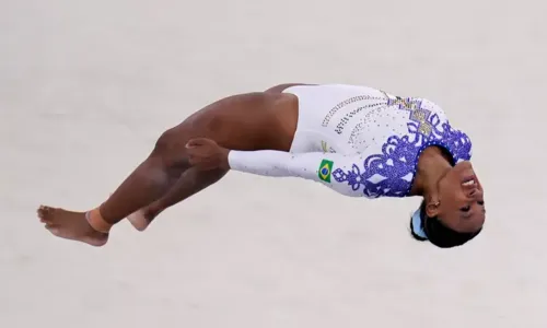 Rebeca Andrade vai a 3 finais e fica só atrás de Biles