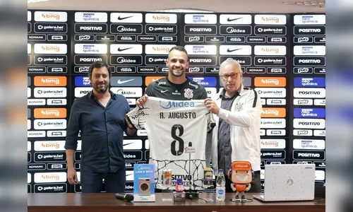 Renato Augusto é apresentado no Corinthians