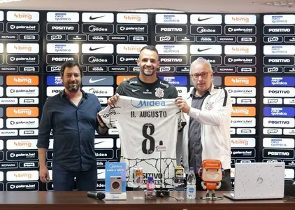 Renato Augusto é apresentado no Corinthians