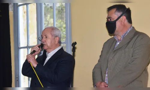 Secretário Beto Preto encontra criador do Zé Gotinha