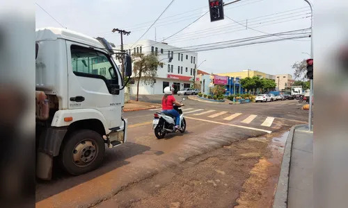 Prefeitura de J. Alegre  instala semáforo na Av. Matos Leão