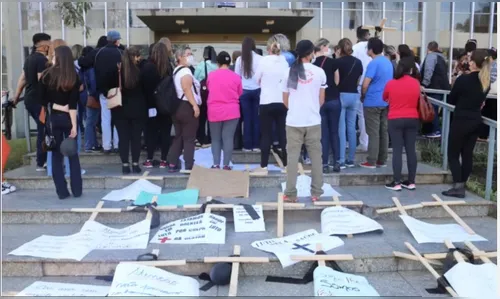Servidores da saúde de cidade do PR anunciam greve