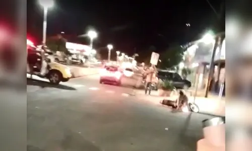 Vídeo: PM do PR dá 'voadora' em motociclista infrator