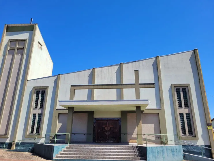 A paróquia fica localizada na Avenida Mato Grosso, 293, no Jardim Apucarana
