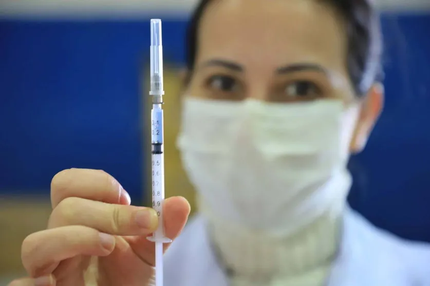 Brasil atinge 40% da população com vacinação completa
