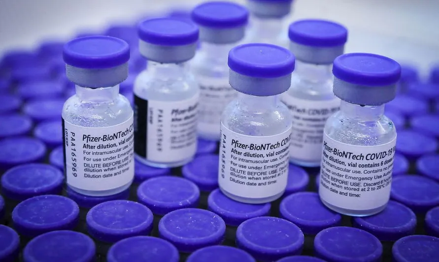 Brasil recebe 4,5 milhões de doses da vacina da Pfizer