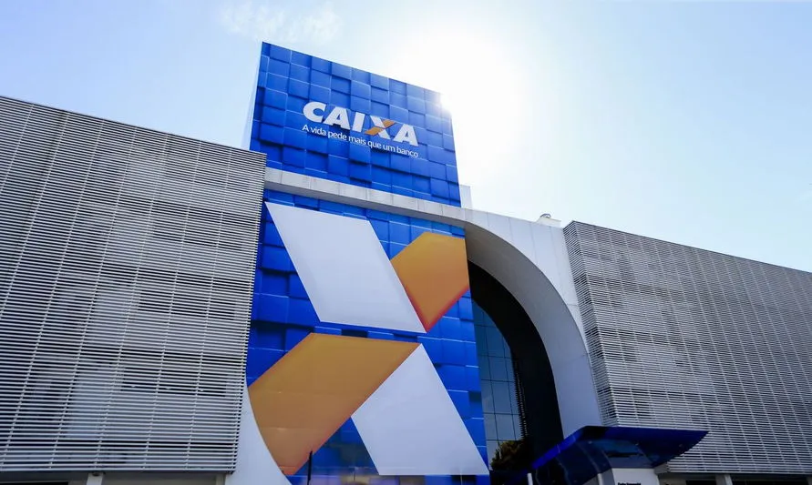 Caixa paga 6ª parcela do auxílio aos nascidos em abril