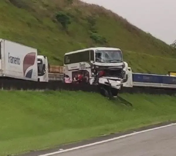 Caminhão apresenta pane, motorista desce e morre atropelado