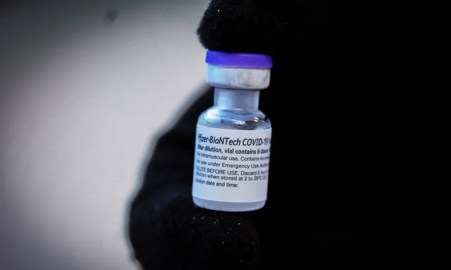 Covid-19: nova remessa de vacinas da Pfizer chega ao Brasil