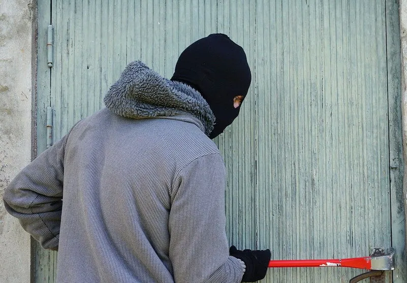 Dupla arromba empresa de Apucarana, mas acaba presa