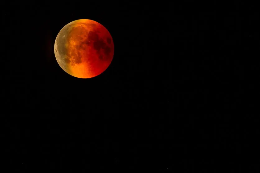 Eclipse lunar mais longo do século será visto do Brasil