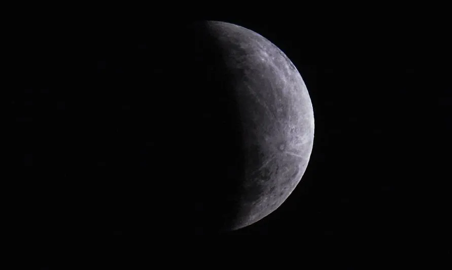 Eclipse parcial da Lua poderá ser visto nesta sexta-feira