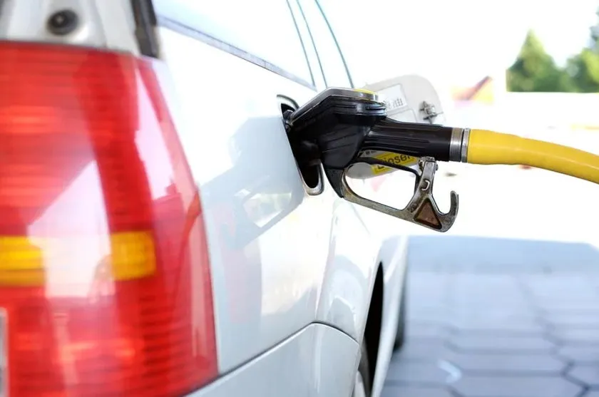 Gasolina sobe pela 8ª semana seguida nos postos, mostra ANP